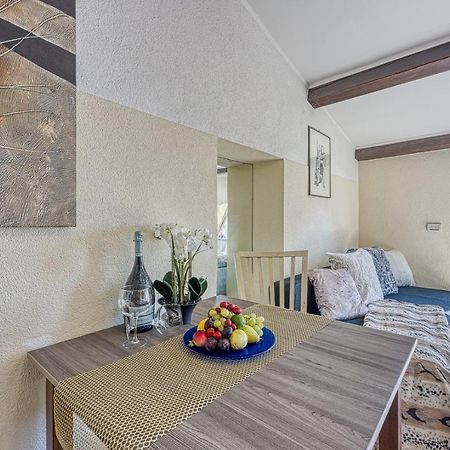 Old Town Apartments In Umag Exterior photo