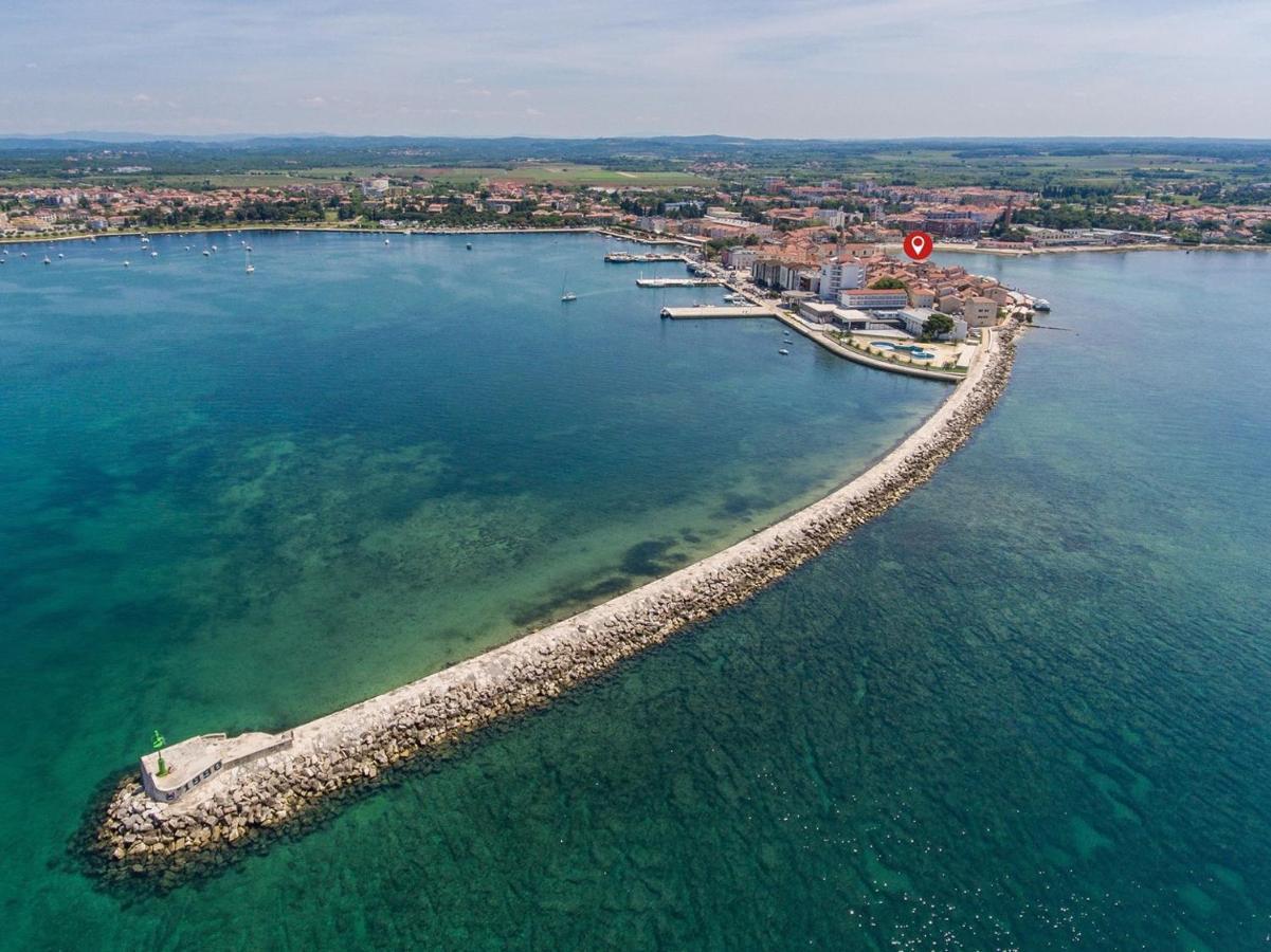 Old Town Apartments In Umag Exterior photo