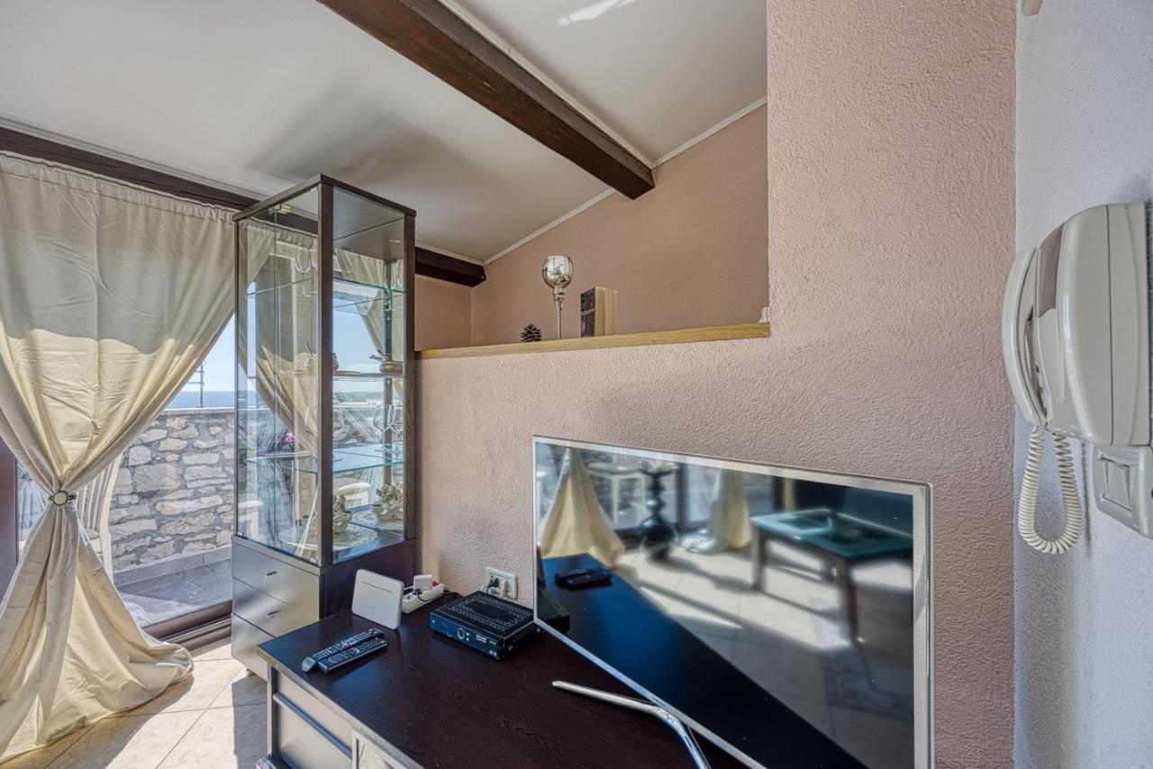 Old Town Apartments In Umag Exterior photo