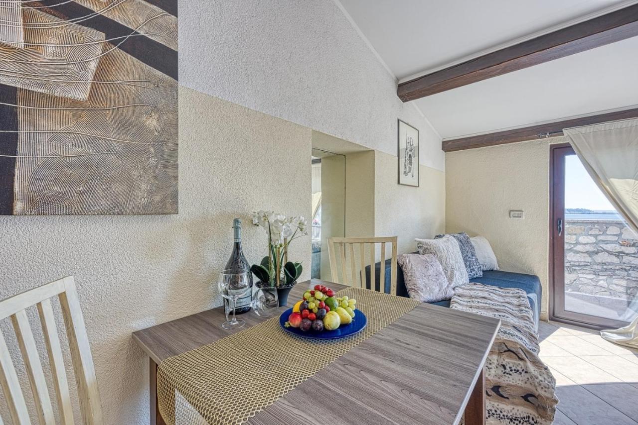 Old Town Apartments In Umag Exterior photo